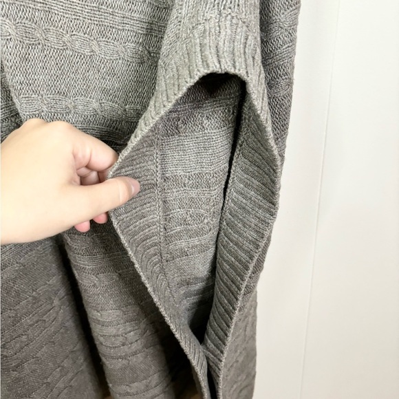 Banana Republic cable knit boatneck poncho sweater size XS/S oversized - Picture 6 of 7